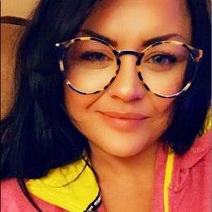 Meet your Posher, Andrea